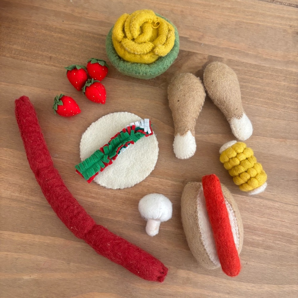 Felt Play Food Set for Kids - Hot dog, strawberries, sausage, corn, taco, etc